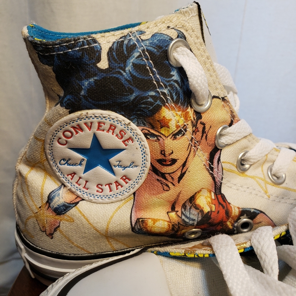 Converse All Stars Wonder Woman - Never Worn